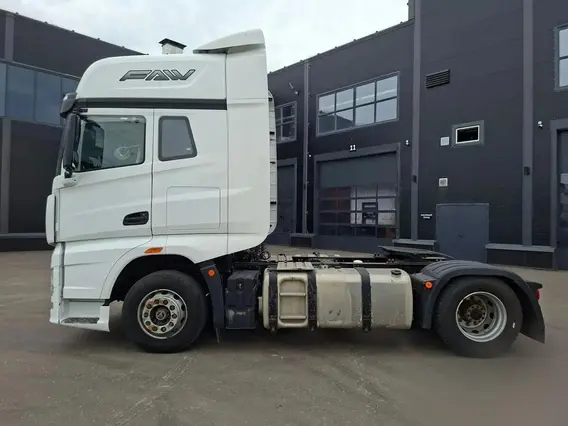 Седельный тягач FAW J7 2023 года б/у фото 4