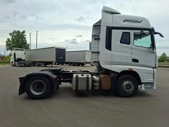 Седельный тягач FAW J7 2023 года б/у фото 8