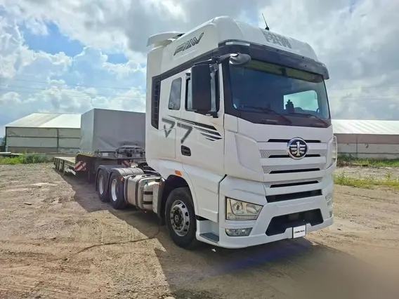 Седельный тягач FAW J7 2023 года б/у