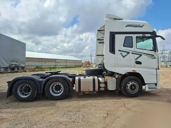 Седельный тягач FAW J7 2023 года б/у фото 7