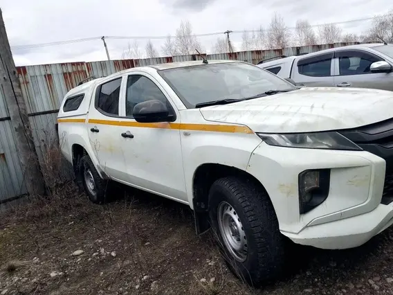 Пикап Mitsubishi L200 2021 года б/у фото 2