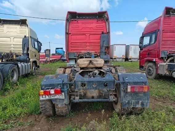 Тягач седельный SHACMAN SX42584V324 2022 года б/у фото 3