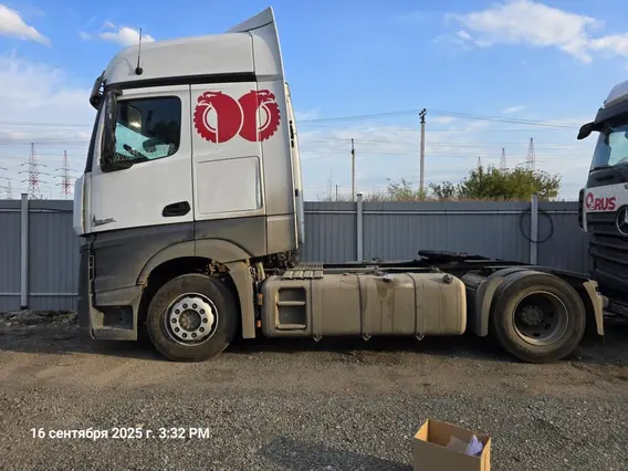 Седельный тягач Mercedes-Benz Actros 2021 года б/у фото 3