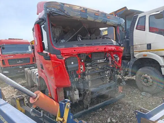 Седельный тягач SHACMAN SX42586V385 2023 года б/у