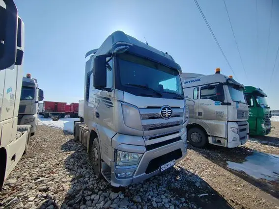 Седельный тягач FAW J7 2023 года б/у
