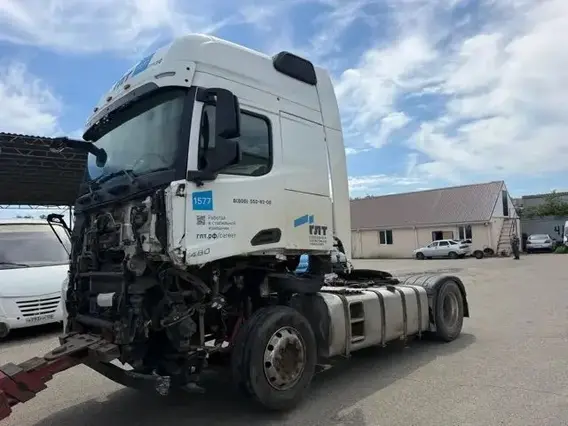Седельный тягач SHACMAN SX4188YY381 2023 года б/у