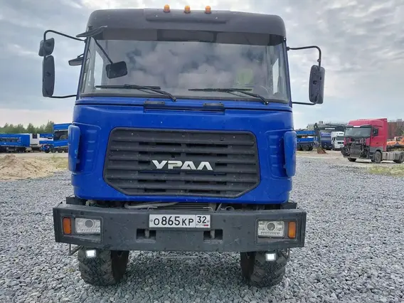 Седельный тягач УРАЛ-44202-3511-82 2021 года б/у фото 3