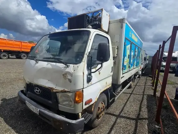Рефрижератор 37244Р Hyundai HD-78 2011 года б/у