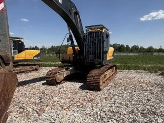 Экскаватор на гусеничном ходу HYUNDAI R225LVS 2023 года б/у