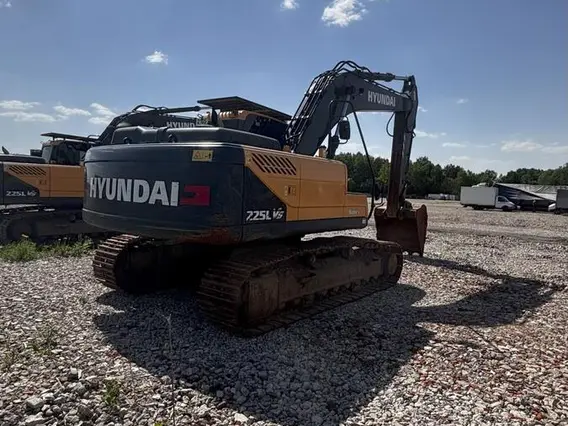 Экскаватор на гусеничном ходу HYUNDAI R225LVS 2023 года б/у фото 2