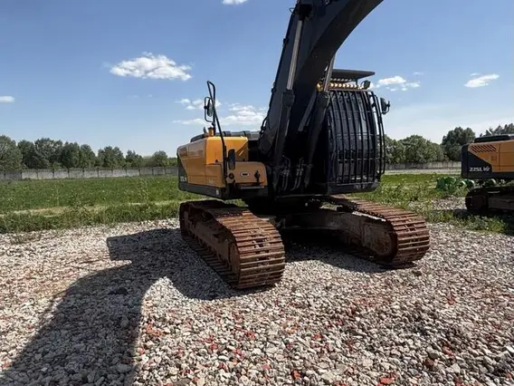 Экскаватор на гусеничном ходу HYUNDAI R225LVS 2023 года б/у фото 5
