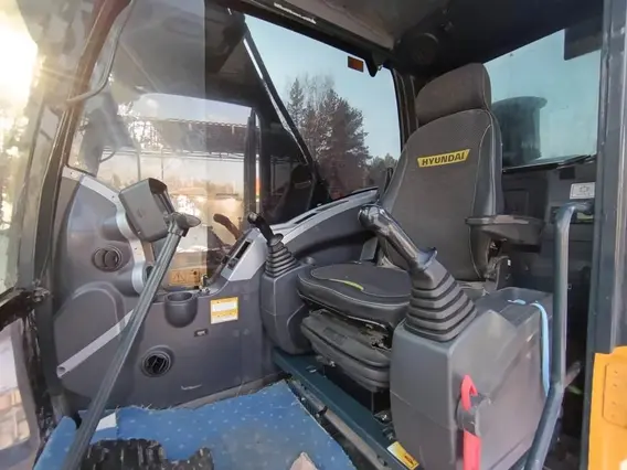 Экскаватор на гусеничном ходу HYUNDAI R225LVS 2023 года б/у фото 8