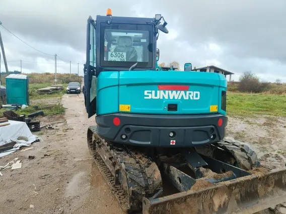 Гусеничный экскаватор SUNWARD SWE90UF 2024 года б/у фото 2
