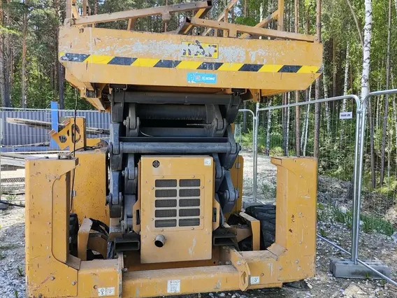Ножничный подъемник Подъёмник с рабочей платформой XCMG 2023 года б/у фото 2