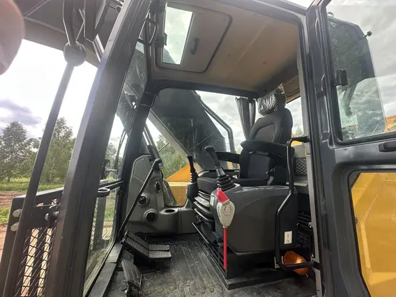 Гусеничный гидравлический экскаватор и TZCO TZ260C3 2025 года б/у фото 4