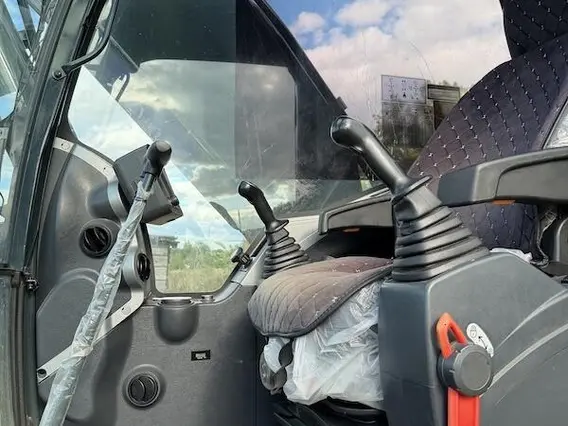 Экскаватор гусеничный HYUNDAI R260LC-9S 2023 года б/у фото 5