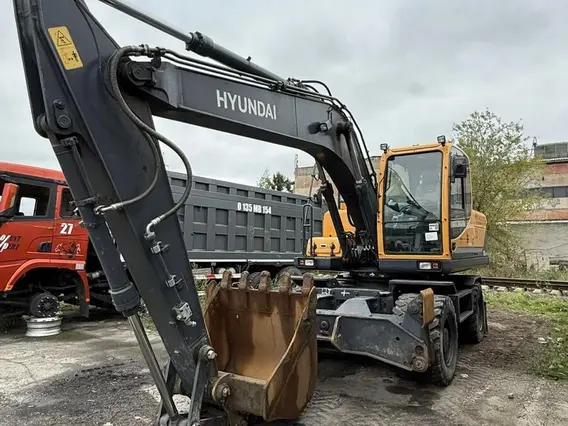 Экскаватор на колесном ходу HYUNDAI R180W-9S 2025 года б/у