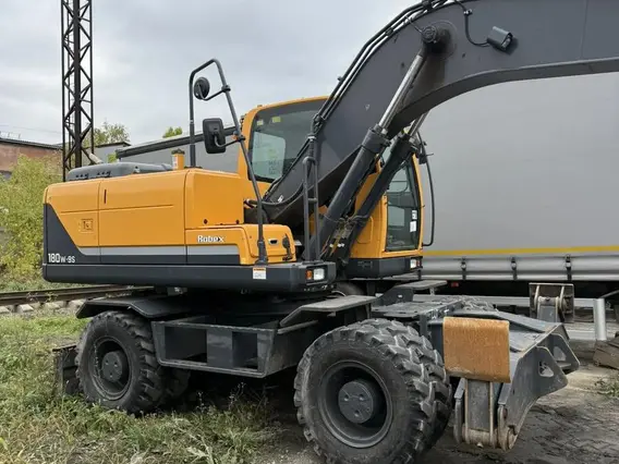 Экскаватор на колесном ходу HYUNDAI R180W-9S 2025 года б/у фото 6