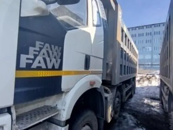 Специализированный, автомобиль-самосвал FAW J6 2022 года б/у фото 8
