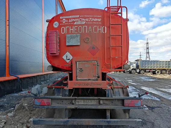 Полуприцеп-бензовоз УралСпецТранс 94652L-A2-06 2022 года б/у фото 11