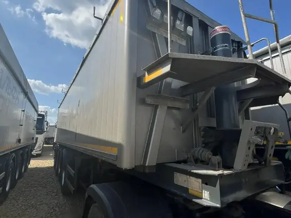 Полуприцеп-самосвал Bodex KIS 4WA1 2023 года б/у фото 3