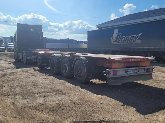 Полуприцеп-контейнеровоз Grunwald 945430-0000010 2023 года б/у фото 2