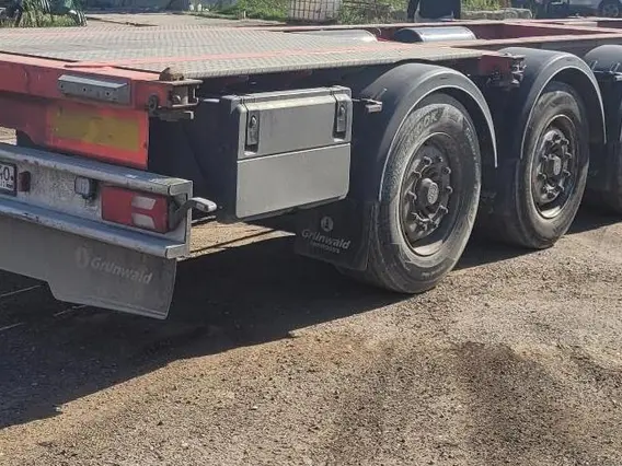 Полуприцеп-контейнеровоз Grunwald 945430-0000010 2023 года б/у фото 3