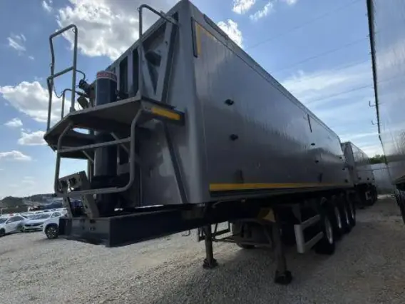 Полуприцеп-самосвал Bodex KIS 4WA1 2023 года б/у
