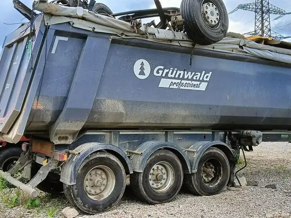 Полуприцеп-самосвал Grunwald 9453-0000010-50 2022 года б/у фото 3