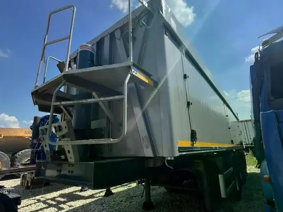 Полуприцеп-самосвал Bodex KIS 4WA1 2023 года б/у
