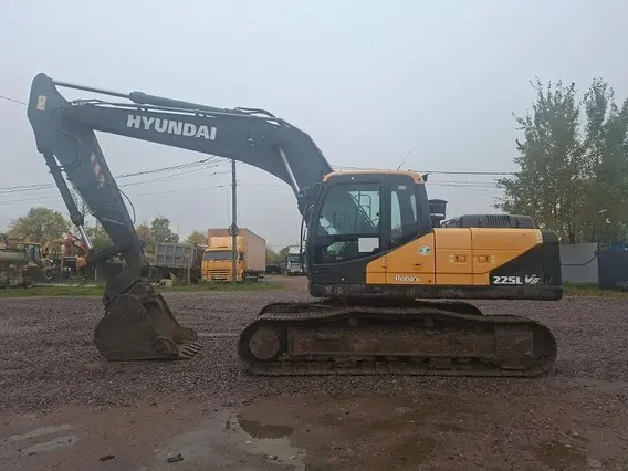 Экскаватор Hyundai R225LVS 2022 года б/у фото 2