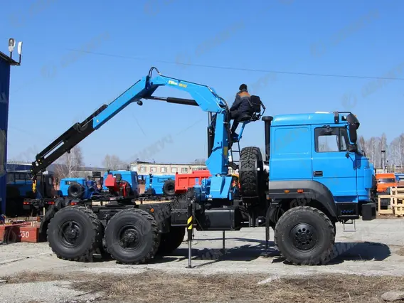Седельный тягач Урал 44202-82 (бескапотный) с КМУ ИМ-240 2026 года новый фото 3