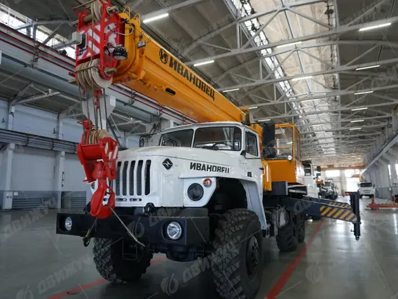 Автокран Ивановец КС-35714 на шасси УРАЛ-5557 2026 года новый фото 5