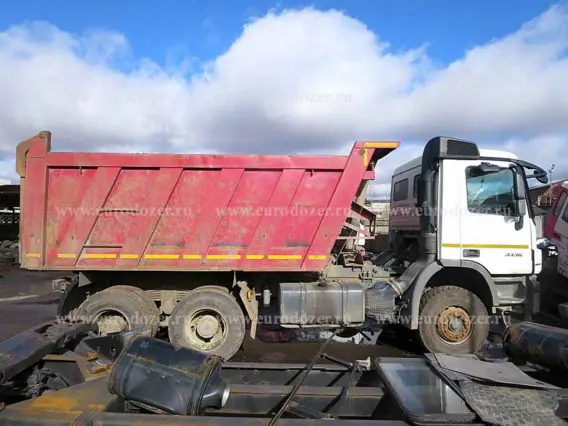 Самосвал Mercedes-Benz Actros 2012 года б/у фото 3