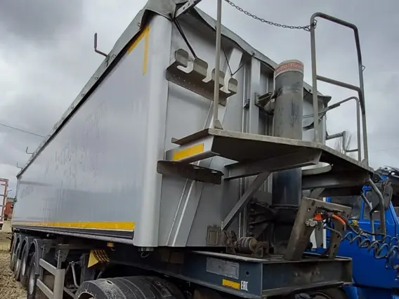 Самосвальный полуприцеп Bodex KIS 4WA1 2023 года б/у