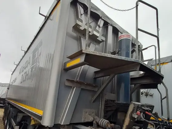 Самосвальный полуприцеп Bodex KIS 4WA1 2023 года б/у