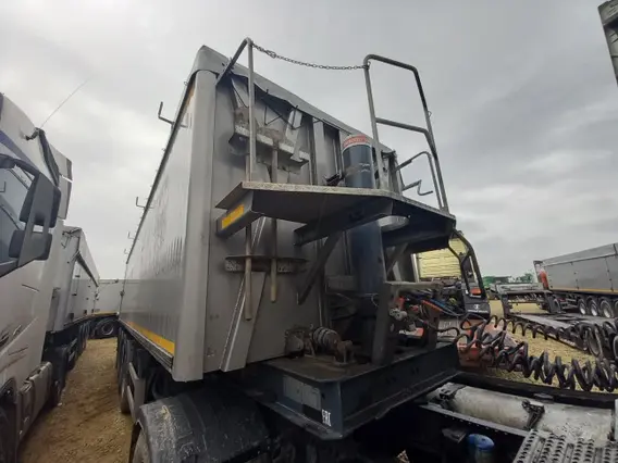 Самосвальный полуприцеп Bodex KIS 4WA1 2023 года б/у