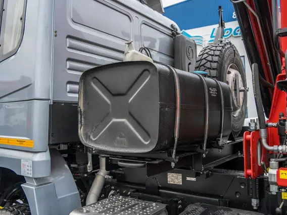 Тягач с КМУ Shacman SX42586V385 2025 года новый фото 8