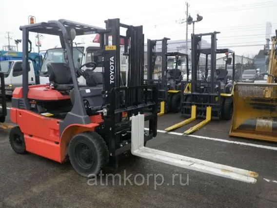 Вилочный погрузчик Toyota 7FB25  б/у
