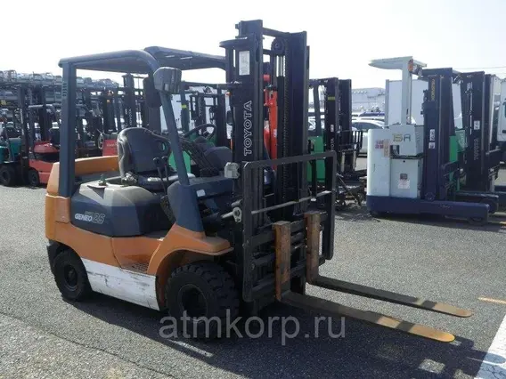 Вилочный погрузчик Toyota 02-7FD45 б/у
