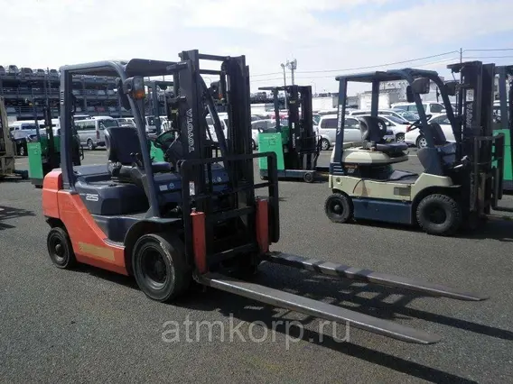 Вилочный погрузчик Toyota 02-7FD45  б/у