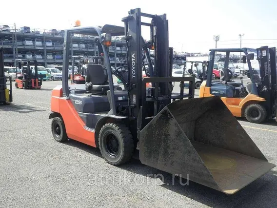Вилочный погрузчик Toyota 02-7FD45  б/у