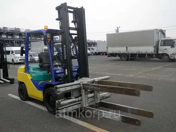 Вилочный погрузчик Toyota FORKLIFT 52-8FD30  б/у