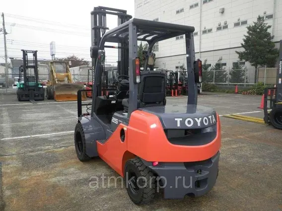 Вилочный погрузчик Toyota FORKLIFT 8FDL25  б/у фото 2