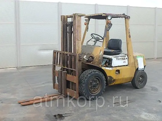 Вилочный погрузчик Toyota 02-7FD45  б/у