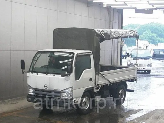 Тентованный грузовик Nissan Atlas  б/у