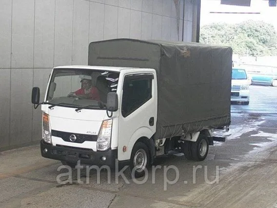Тентованный грузовик Nissan Atlas  б/у