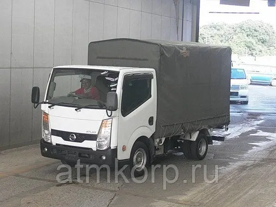 Тентованный грузовик Nissan Atlas  б/у