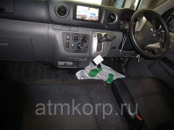 Микроавтобус Nissan Caravan б/у фото 3