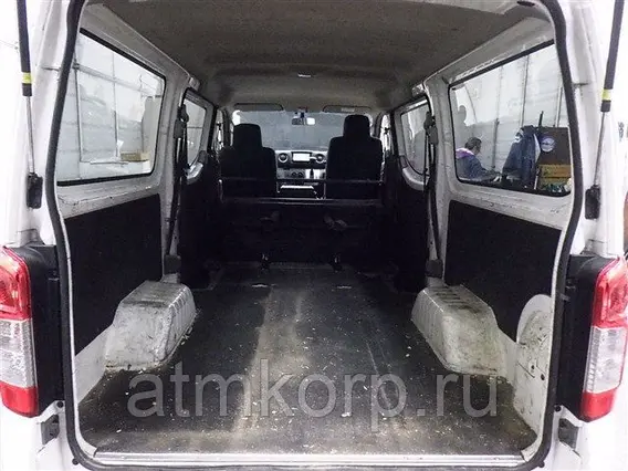 Микроавтобус Nissan Caravan б/у фото 5